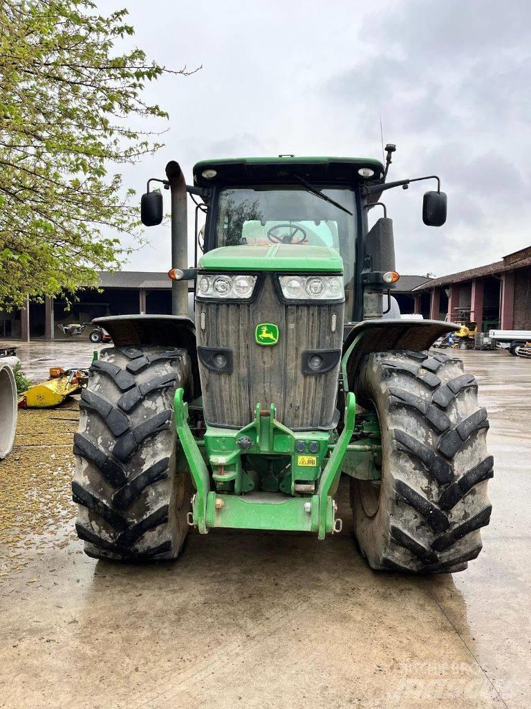 John Deere 7230 R Traktory