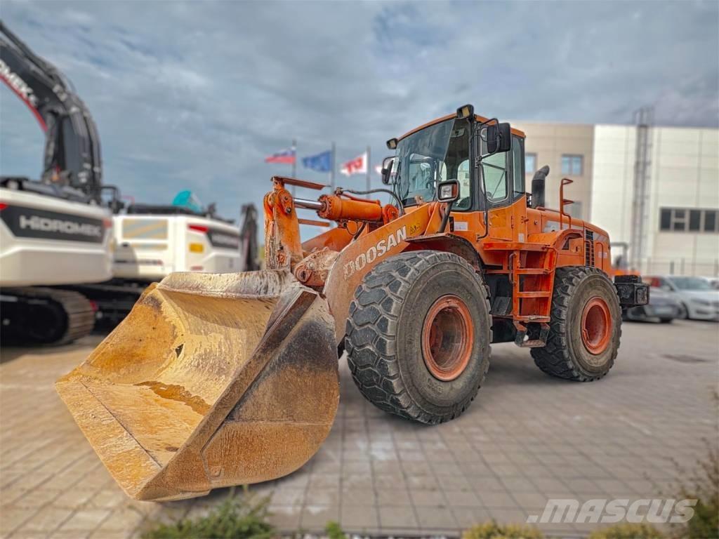 Doosan DL 300 Kolové nakladače