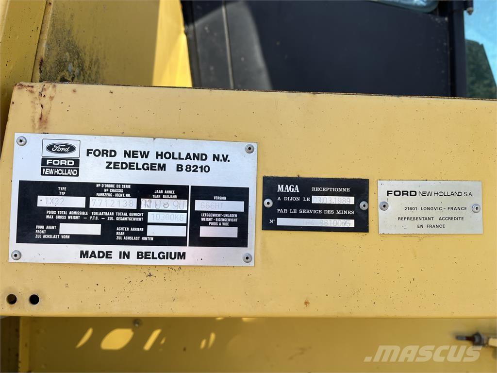 New Holland TX 32 Sklízecí mlátičky