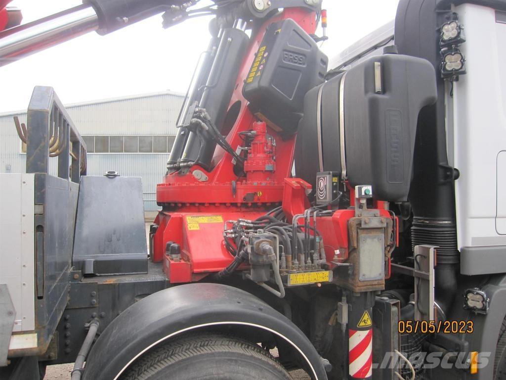 Sisu Polar Autojeřáby, hydraulické ruky