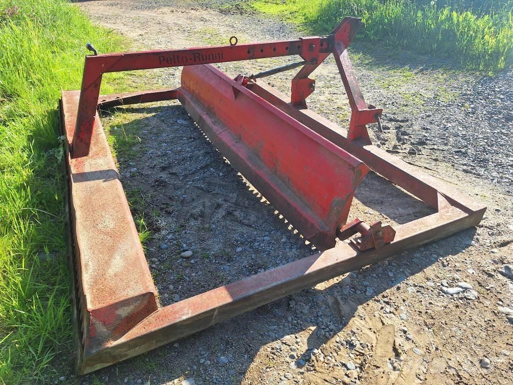 Runni Peltolana 300 Tažené radlice