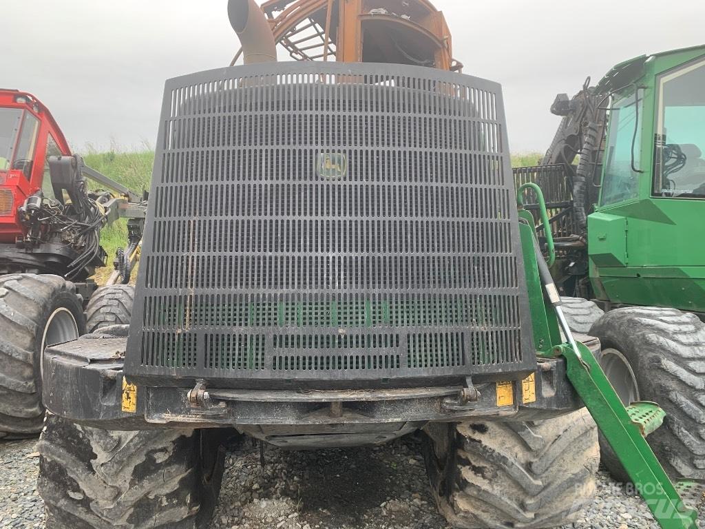 John Deere 1110 E Kabiny a interiér