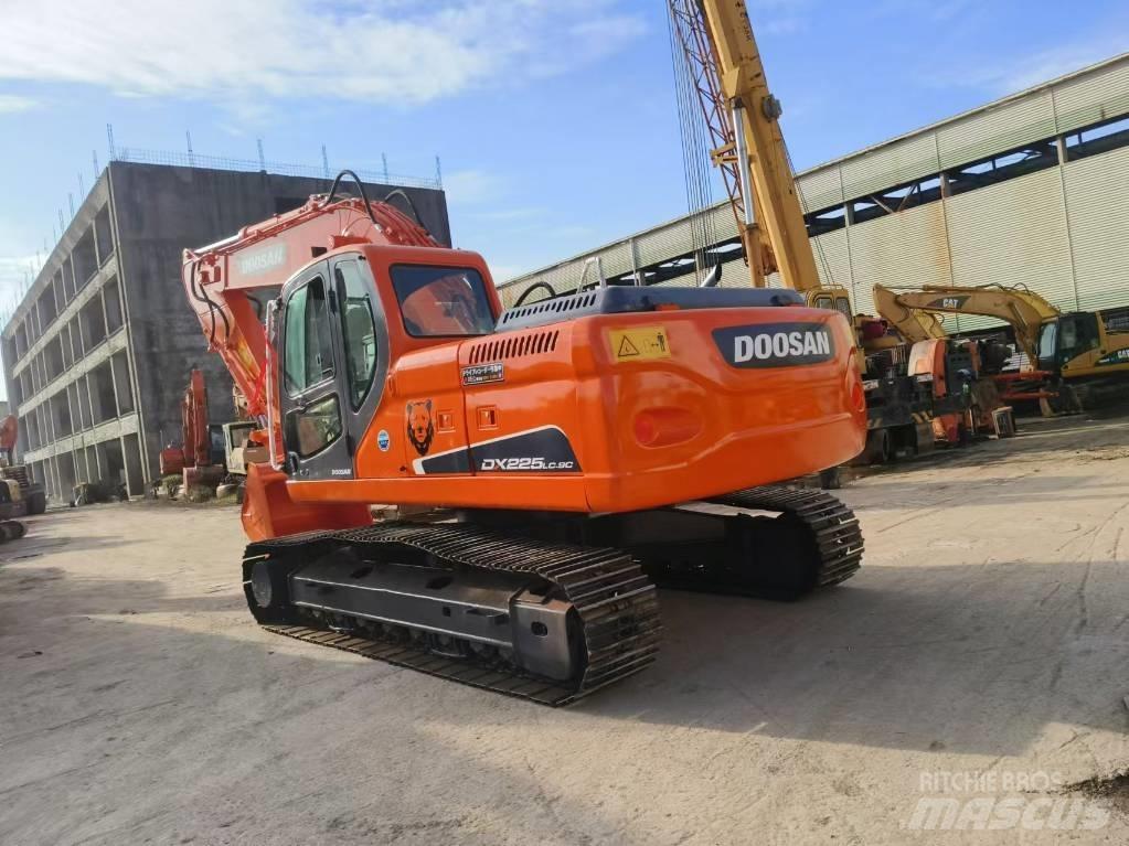 Doosan DX 225 Pásová rýpadla