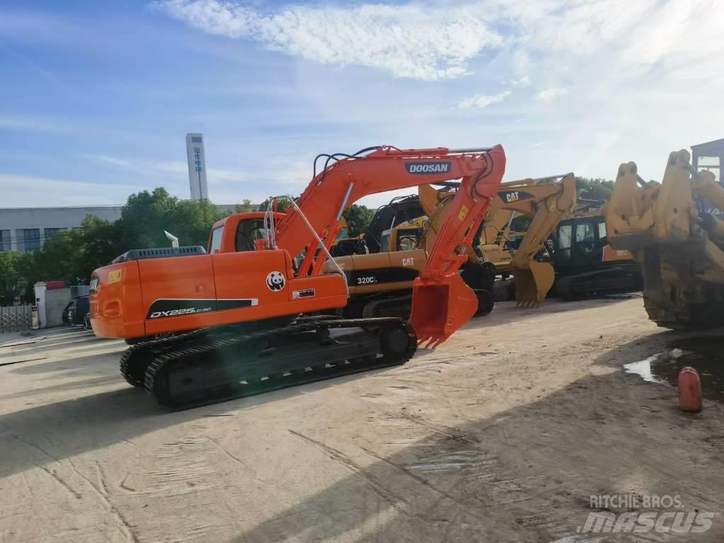 Doosan DX 225 Pásová rýpadla