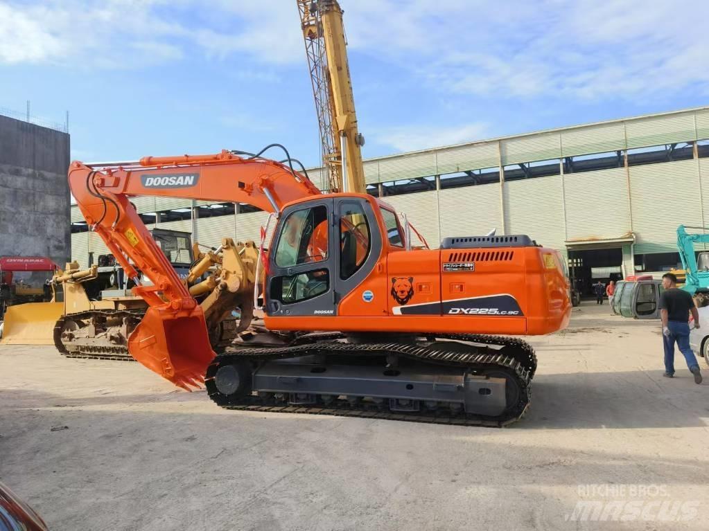 Doosan DX 225 Pásová rýpadla