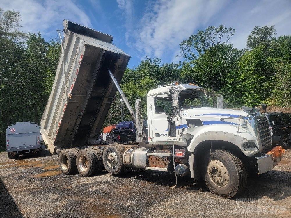 Mack 713GU Sklápěče