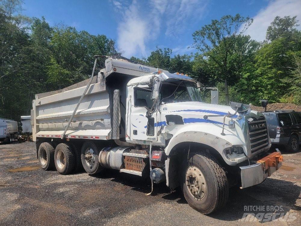 Mack 713GU Sklápěče