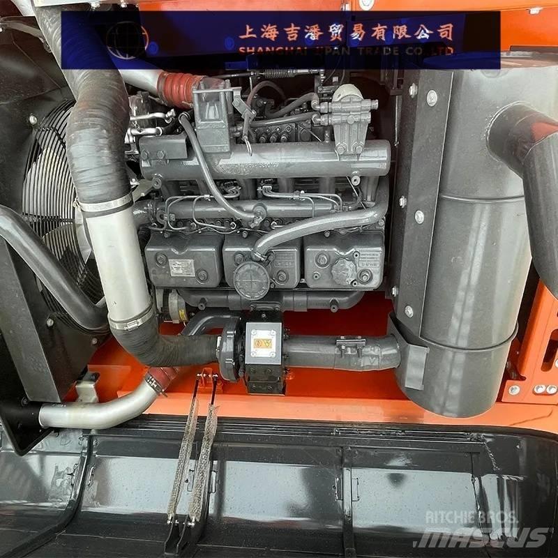 Doosan DX 225 Pásová rýpadla