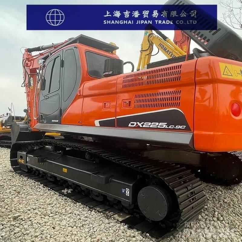 Doosan DX 225 Pásová rýpadla
