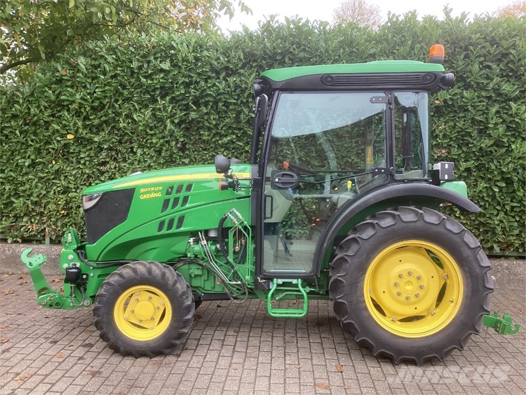 John Deere 5075GV Traktory
