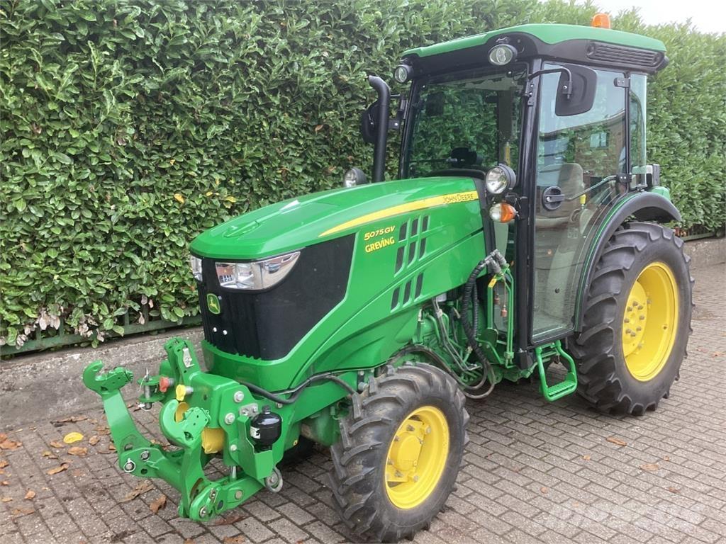 John Deere 5075GV Traktory