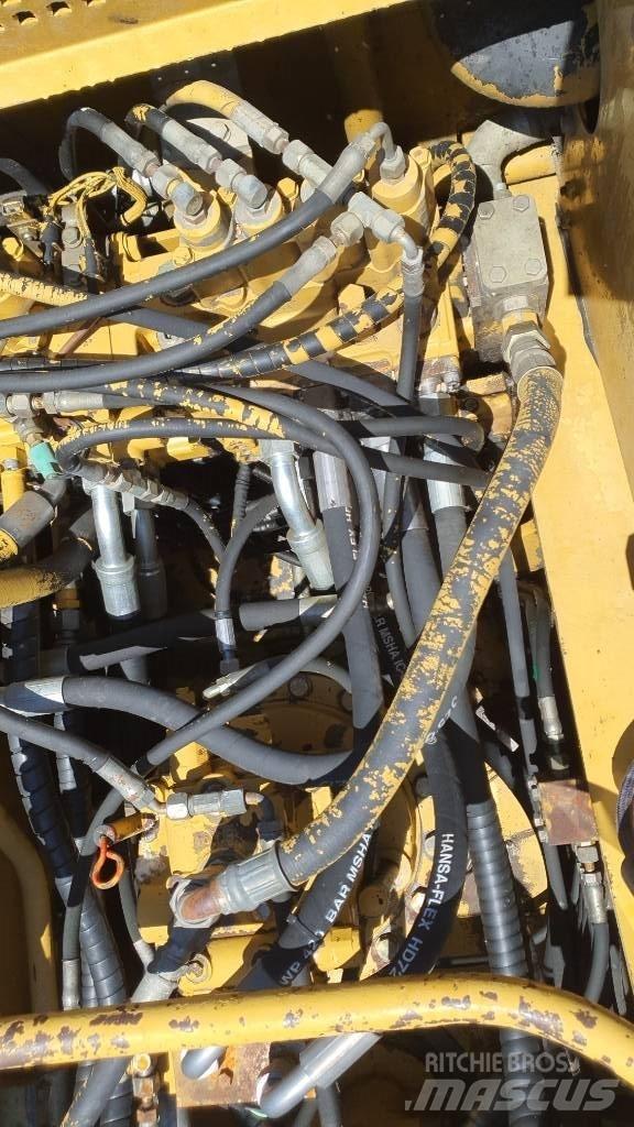 CAT 325 LN Pásová rýpadla