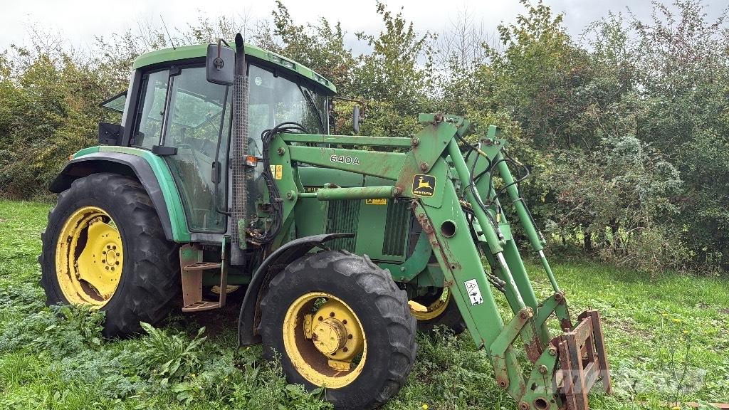 John Deere 6100 Traktory