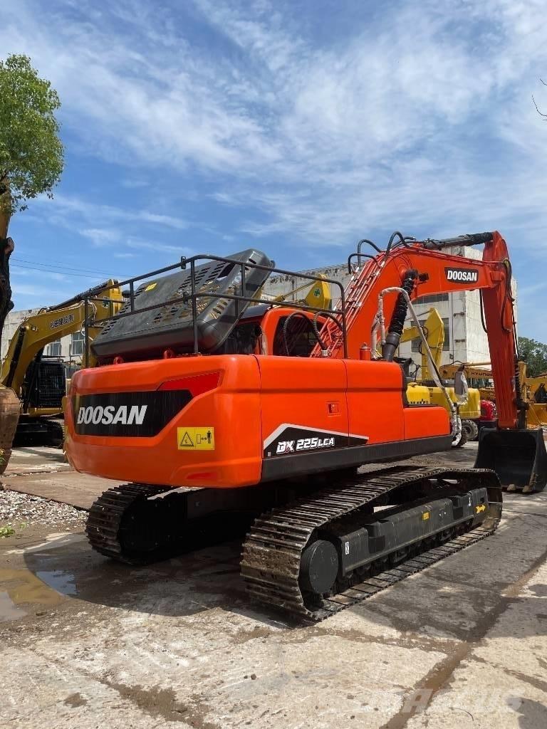 Doosan DX 225 Midi rýpadla 7t - 12t