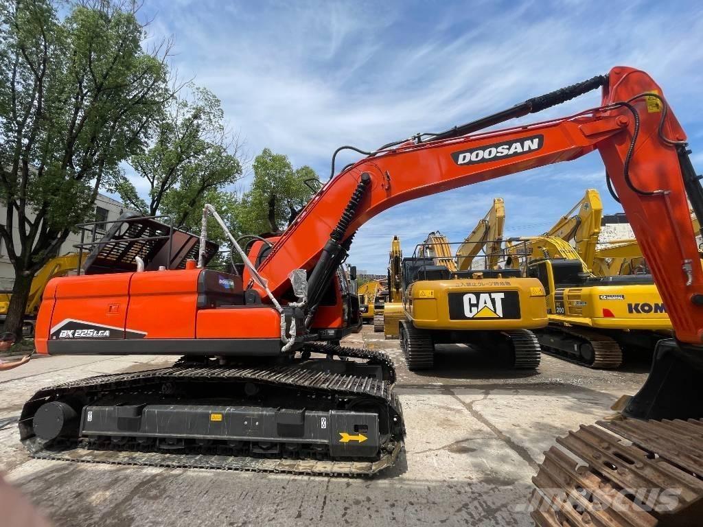 Doosan DX 225 Midi rýpadla 7t - 12t