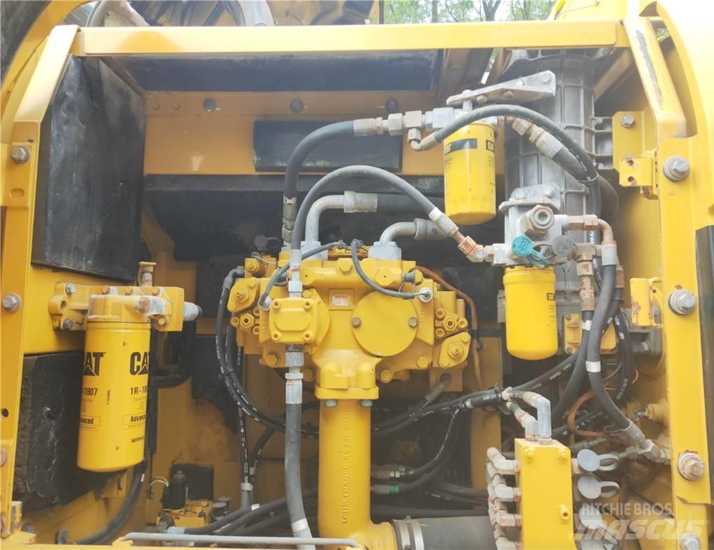 CAT 329 D Pásová rýpadla