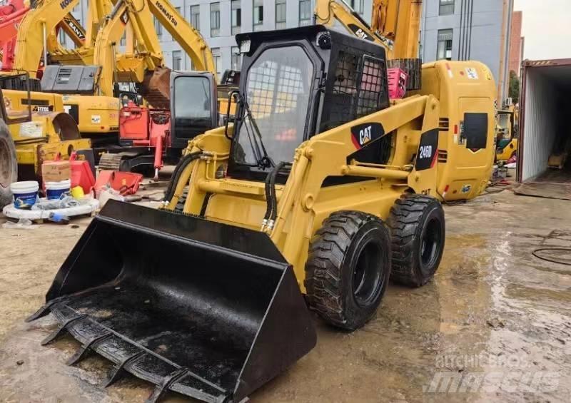 CAT 246 D Smykem řízené nakladače