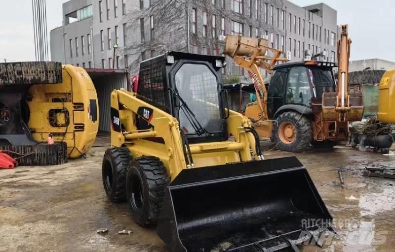 CAT 246 D Smykem řízené nakladače