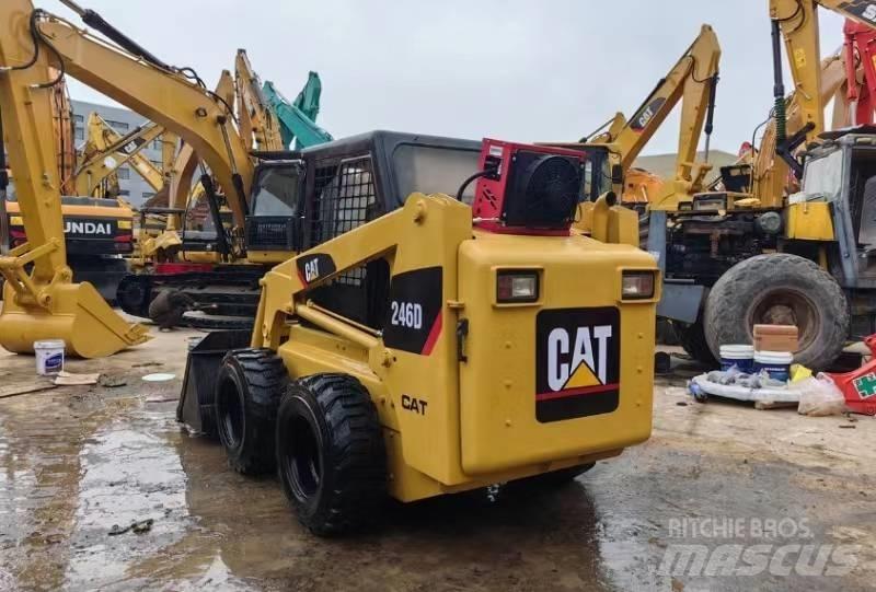 CAT 246 D Smykem řízené nakladače
