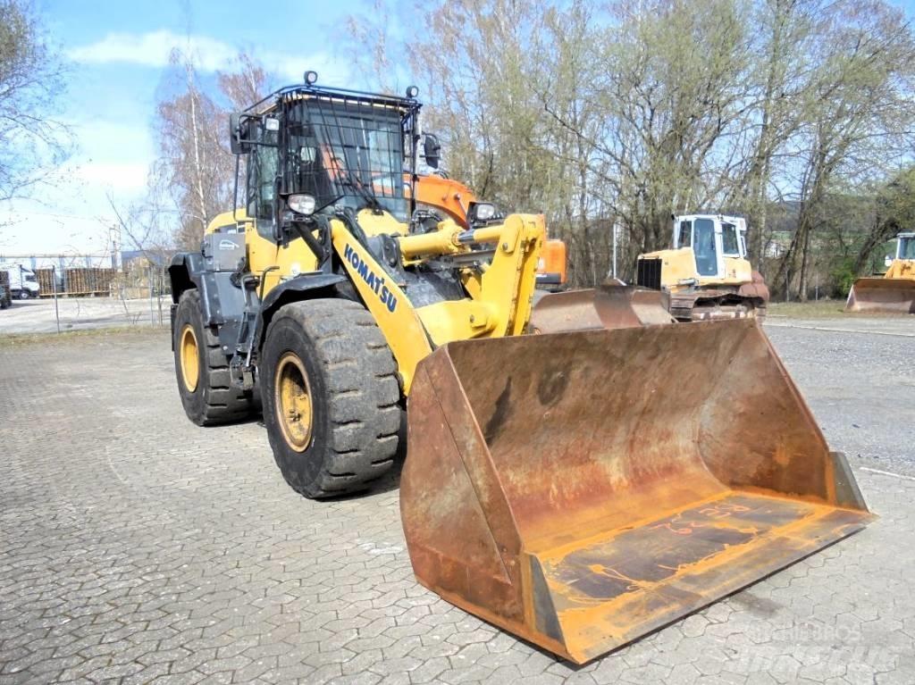 Komatsu WA 270-7 Kolové nakladače