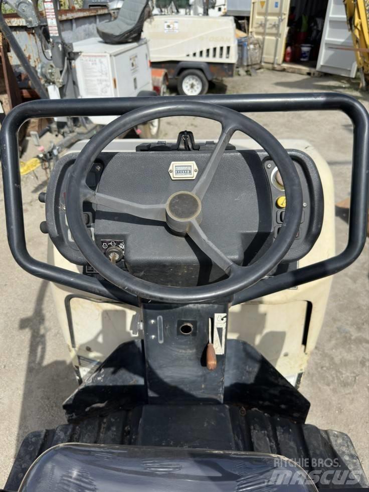 Ingersoll Rand DD 16 Půdní kompaktory