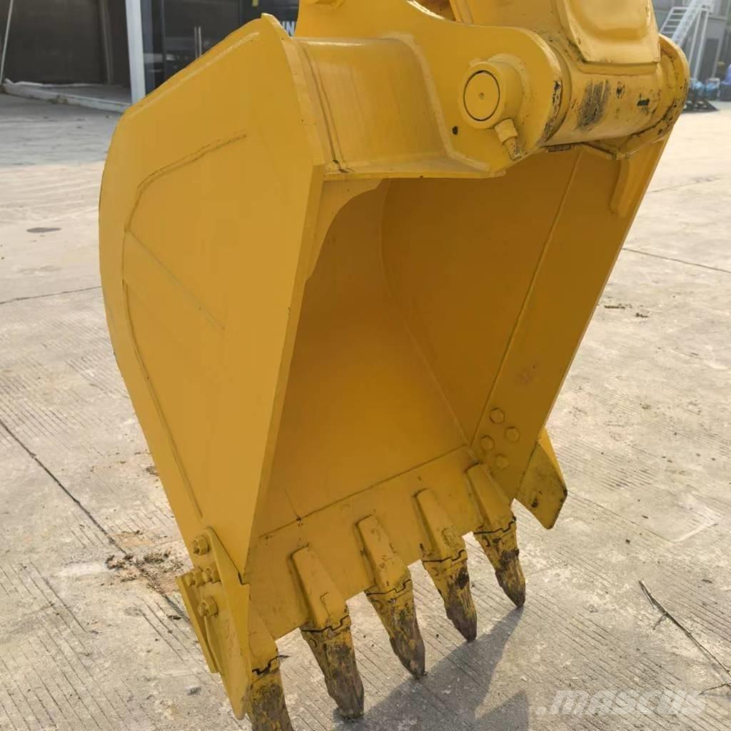 Komatsu PC 130-7 Pásová rýpadla