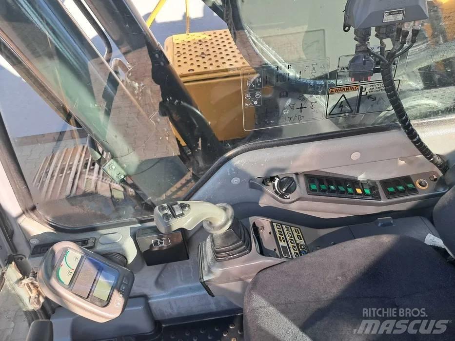 Volvo EC 240 B LC Pásová rýpadla