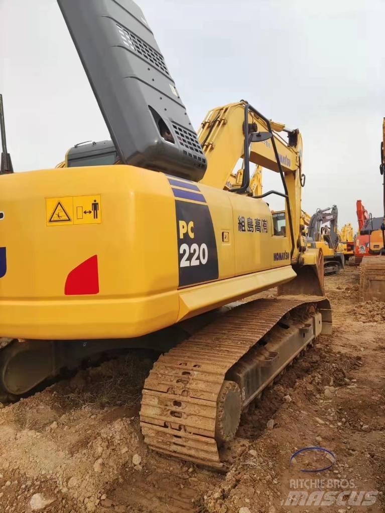 Komatsu PC220 Pásová rýpadla