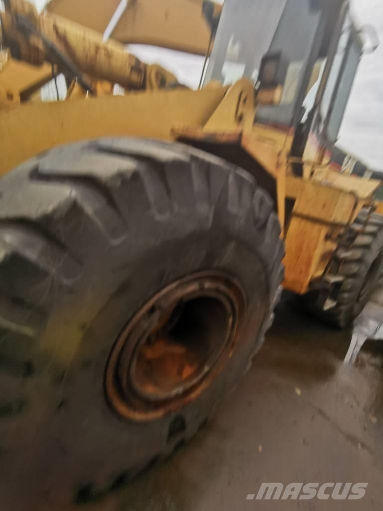 CAT 966F Kolové nakladače