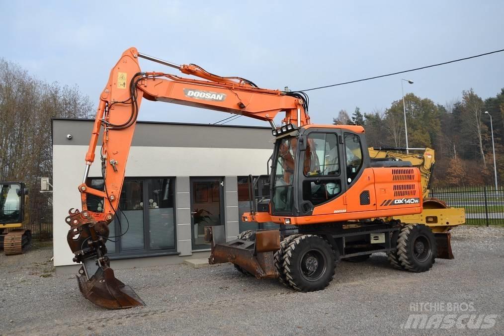 Doosan DX 140 W Kolová rýpadla
