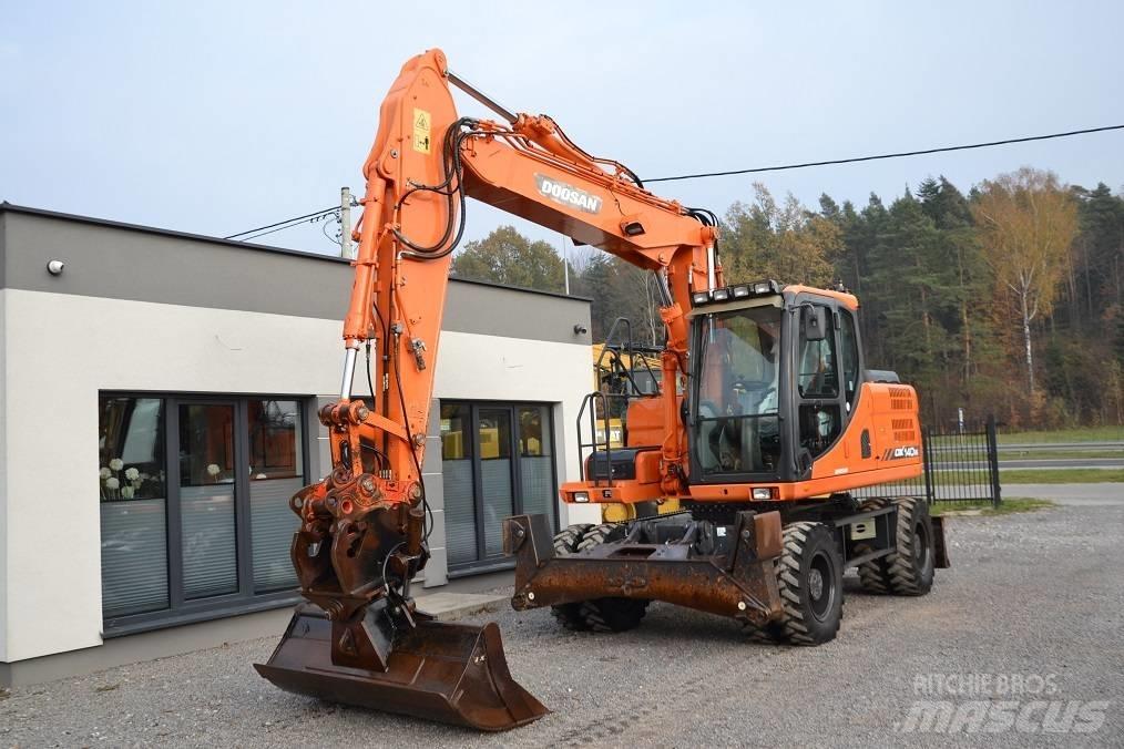 Doosan DX 140 W Kolová rýpadla