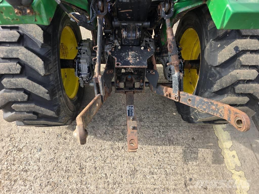 John Deere 2520 HST Kompaktní traktory