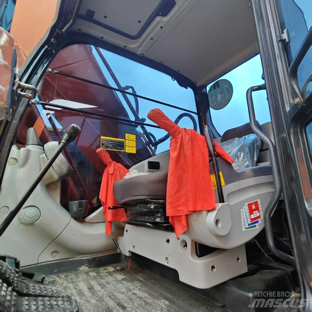 Hitachi ZX 210 Pásová rýpadla