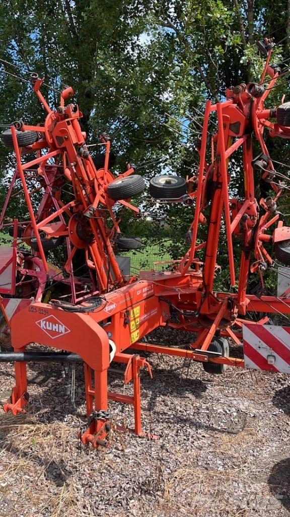 Kuhn GF 8501 T Obraceče a shrabovače sena