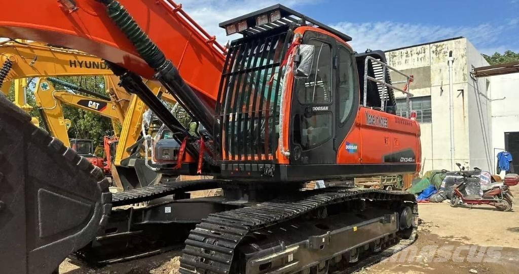 Doosan DX340 Pásová rýpadla