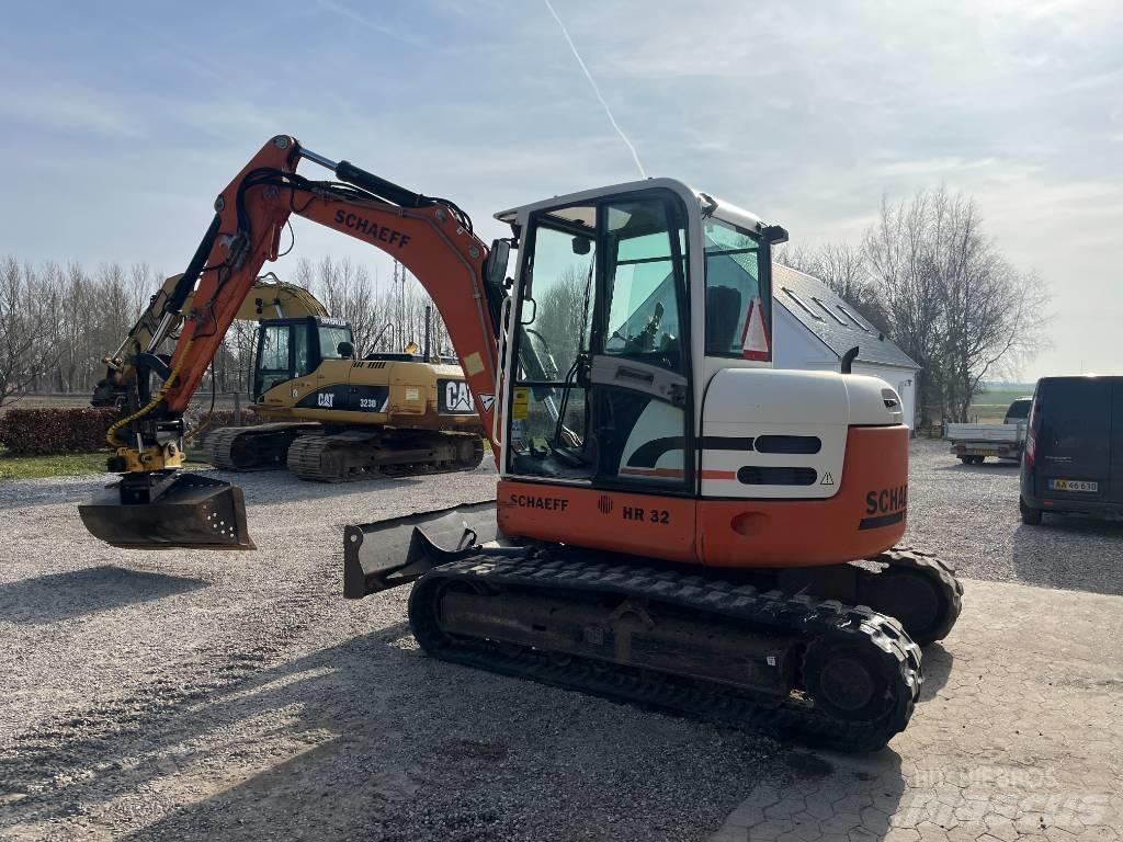 Schaeff HR 32 Midi rýpadla 7t - 12t