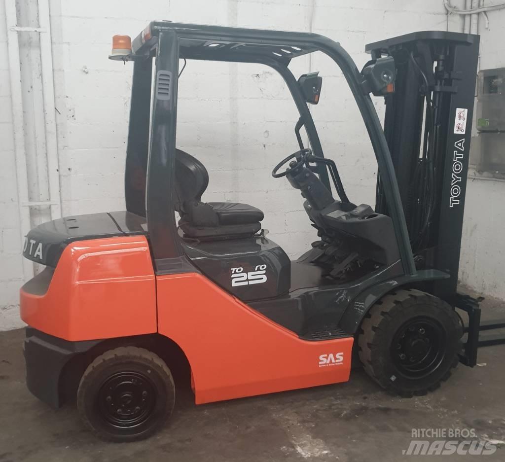 Toyota 52-8 FD 25 Dieselové vozíky
