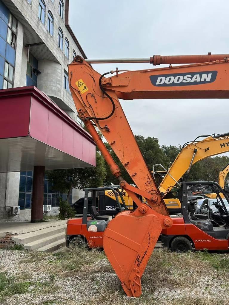 Doosan DH 210 W-7 Kolová rýpadla