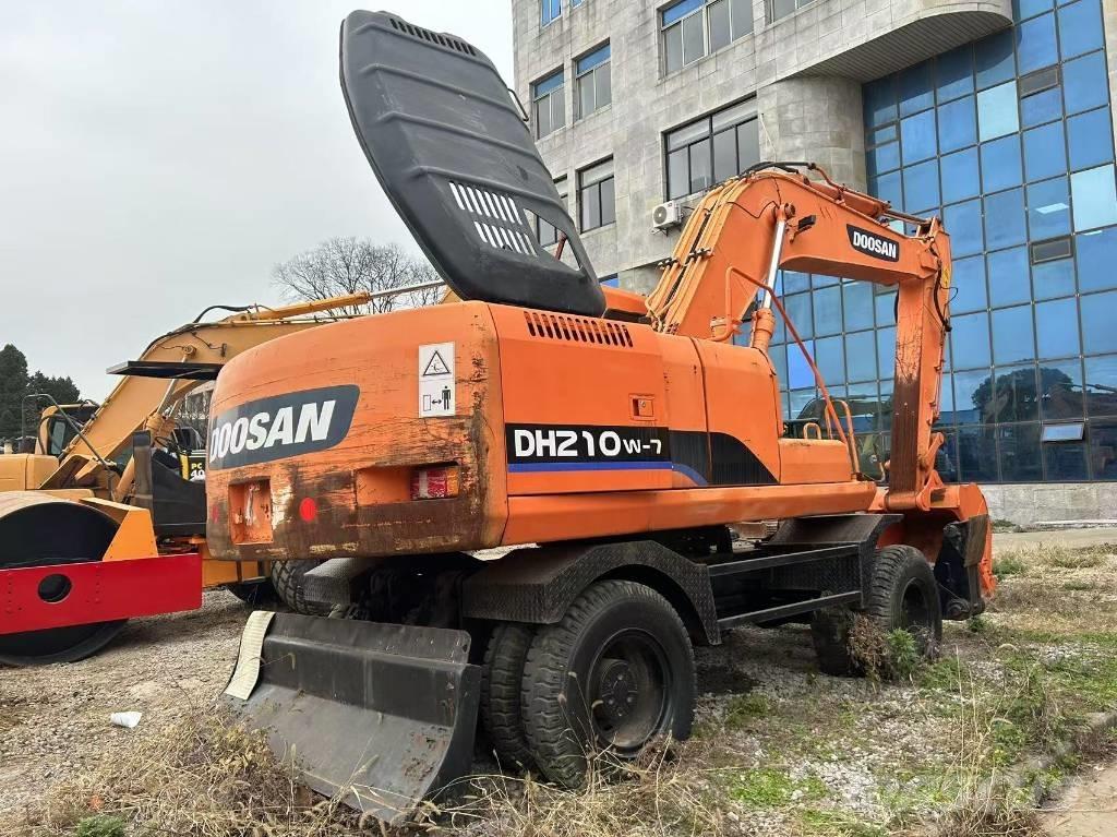 Doosan DH 210 W-7 Kolová rýpadla