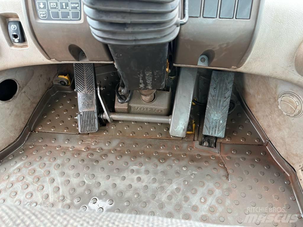 Volvo L180F Kolové nakladače