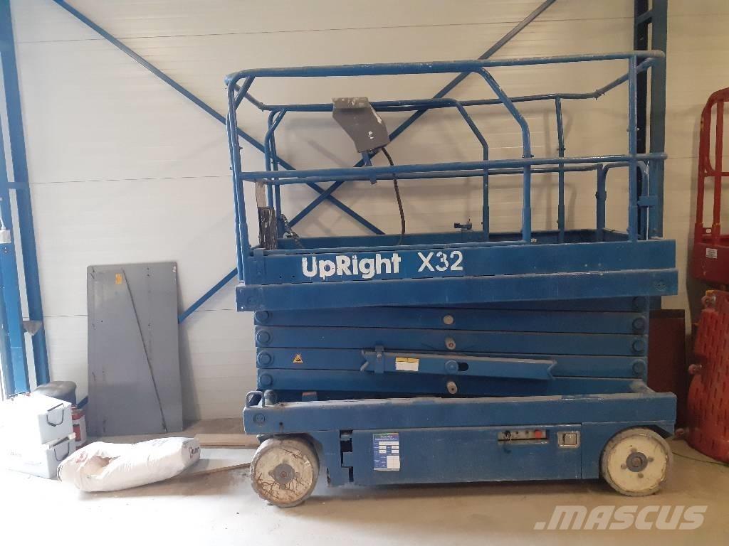 UpRight X 32 Nůžková zvedací plošina