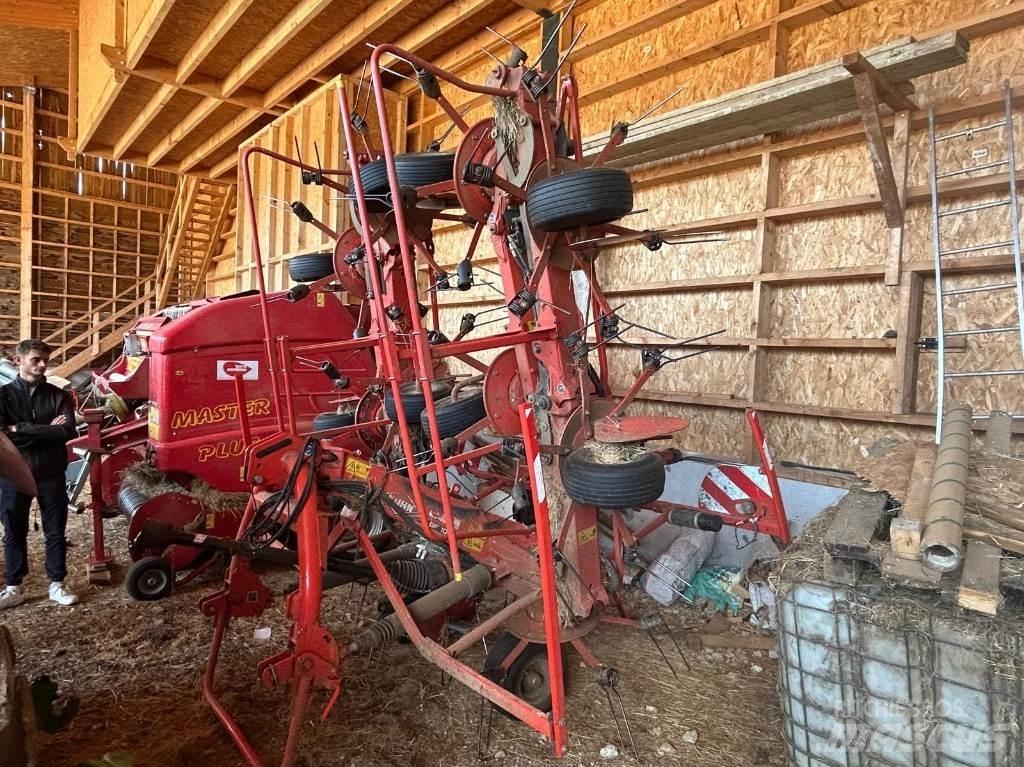 Kuhn GF10812 Obraceče a shrabovače sena