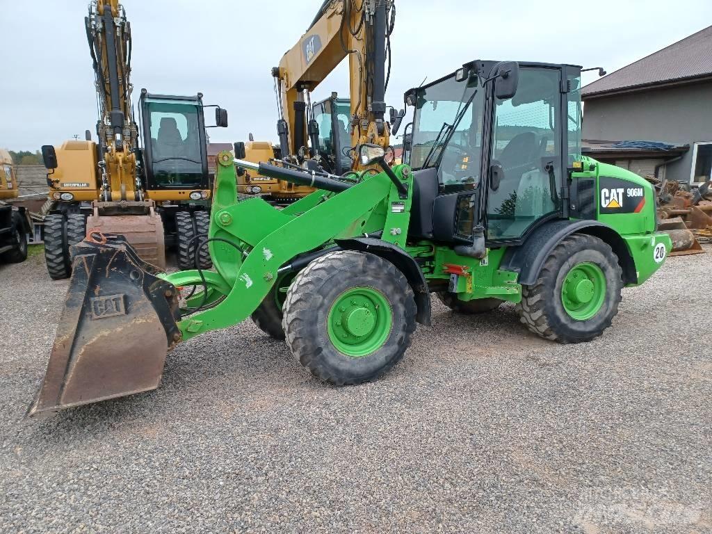 CAT 906M Kolové nakladače