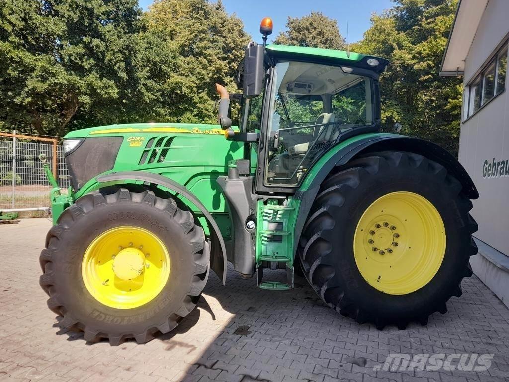 John Deere 6215R Traktory