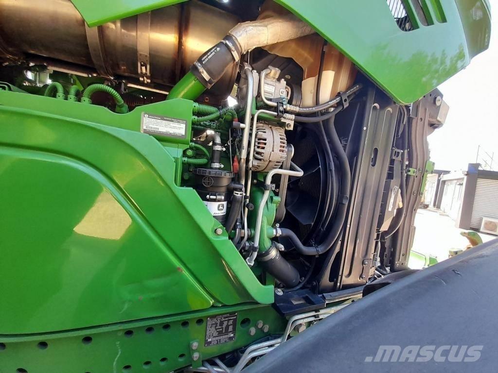 John Deere 6215R Traktory