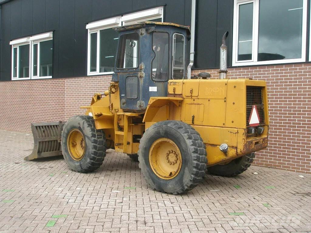 Komatsu W40-2 Kolové nakladače