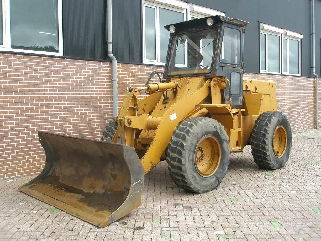 Komatsu W40-2 Kolové nakladače
