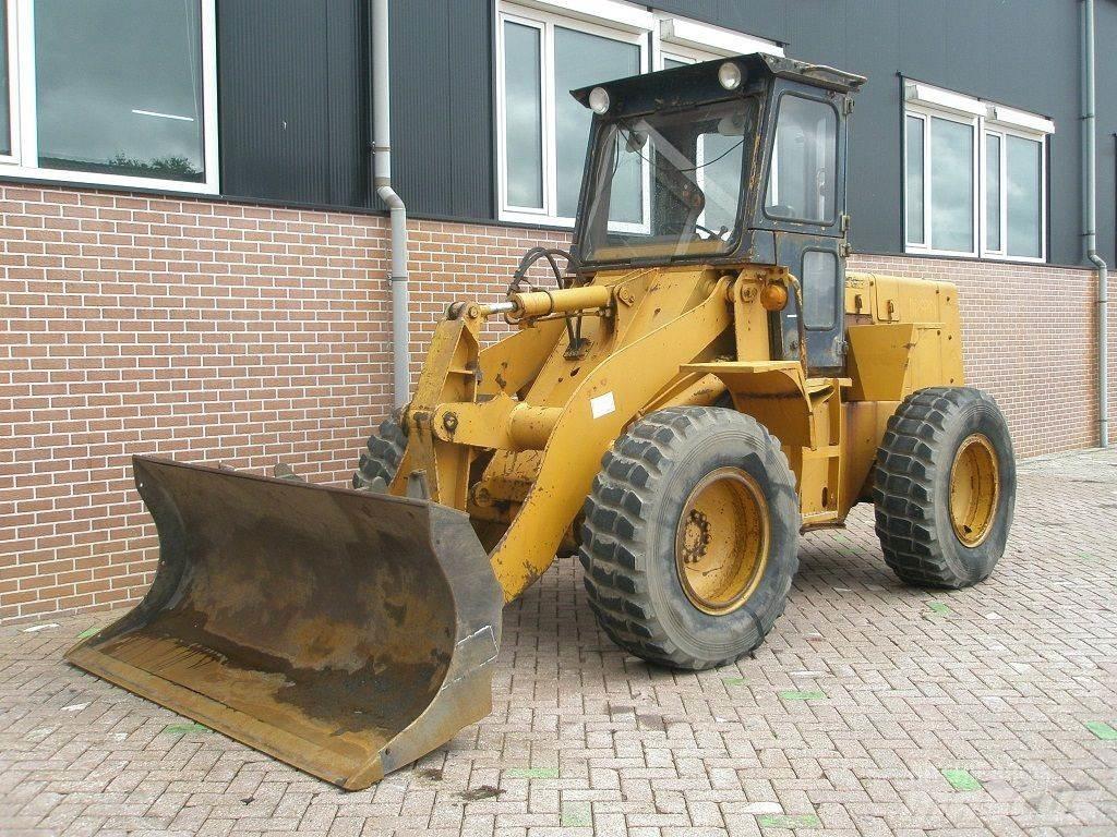 Komatsu W40-2 Kolové nakladače