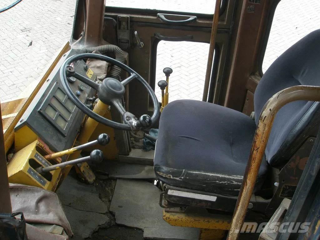 Komatsu W40-2 Kolové nakladače