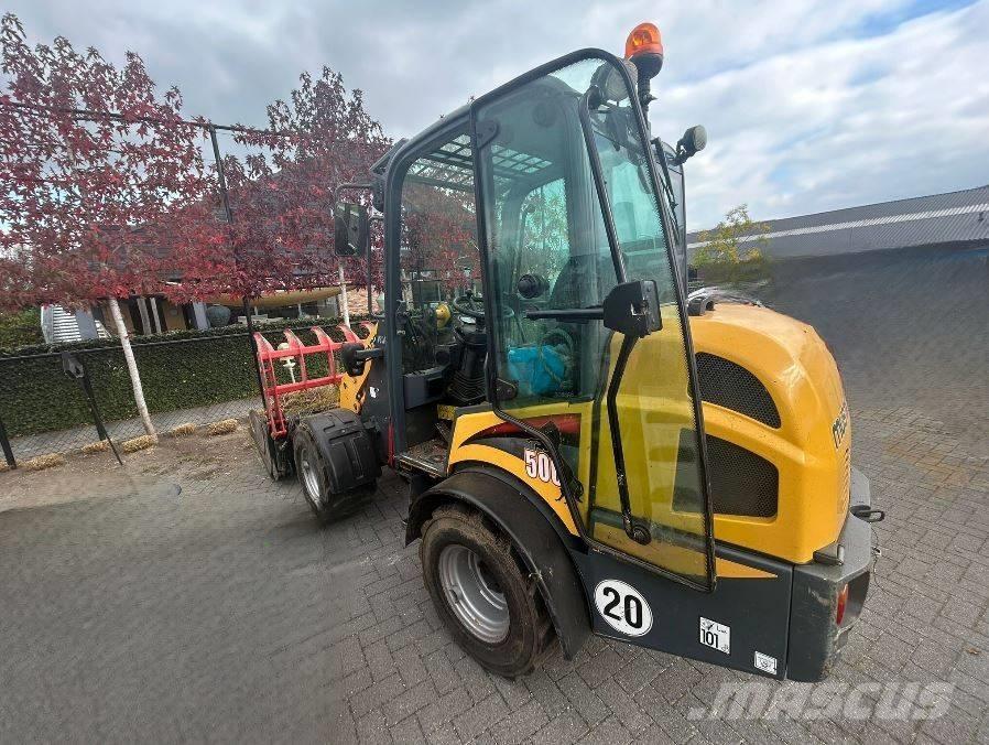 Mustang AL 506 Cab Víceúčelové nakladače